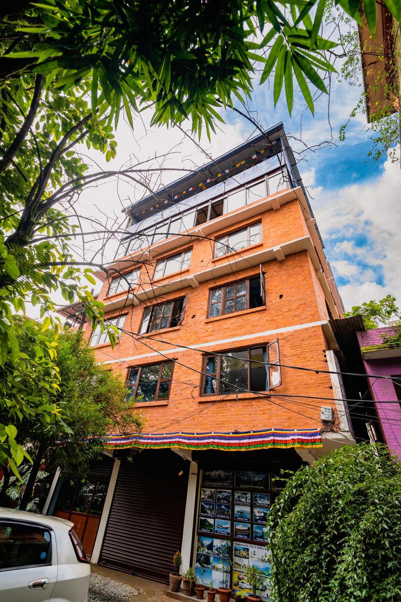 Rest Up Kathmandu Hostel Buitenkant foto