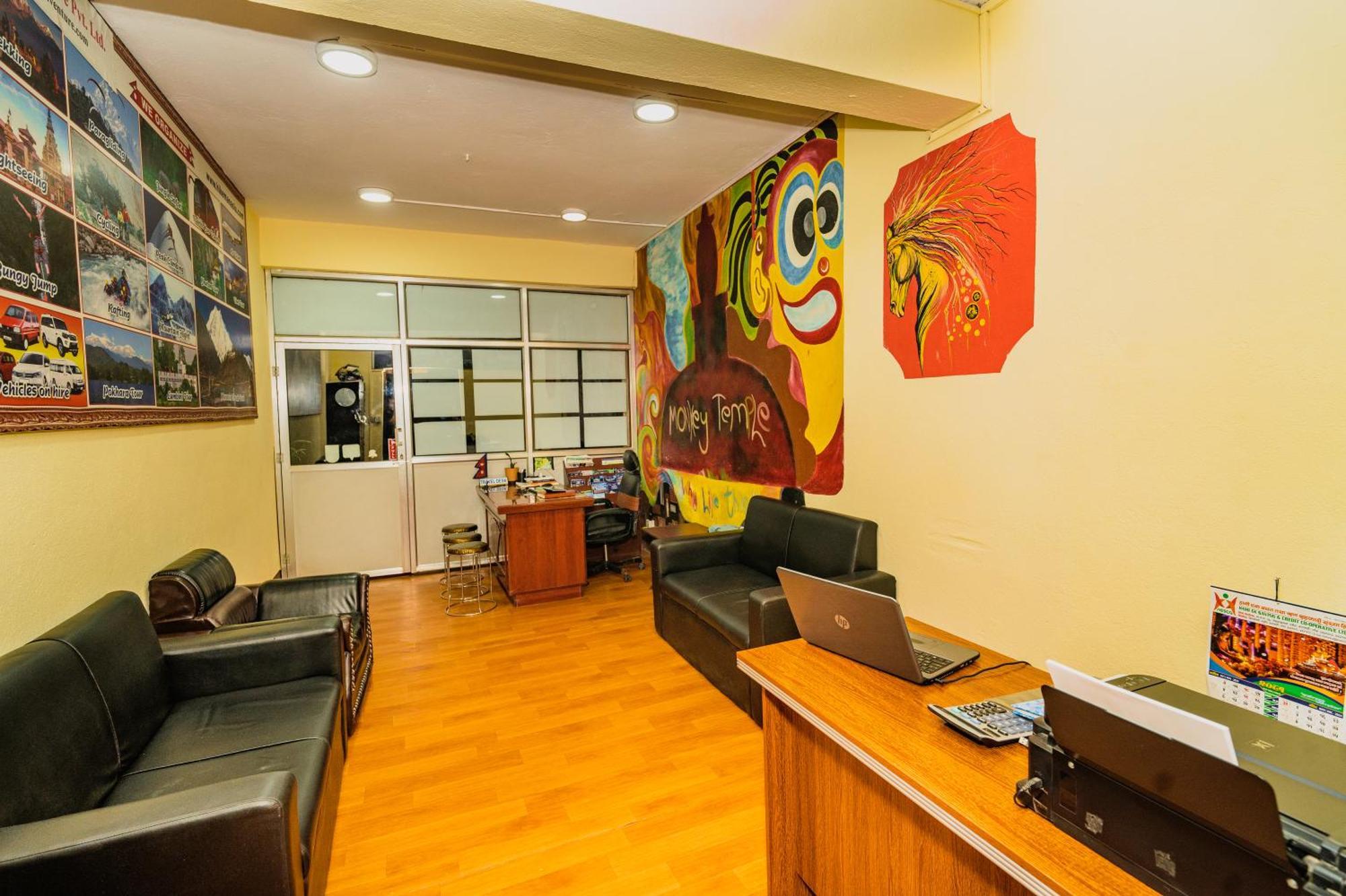 Rest Up Kathmandu Hostel Buitenkant foto