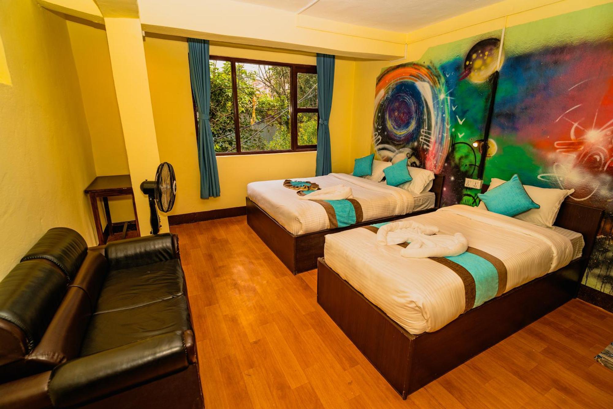 Rest Up Kathmandu Hostel Buitenkant foto