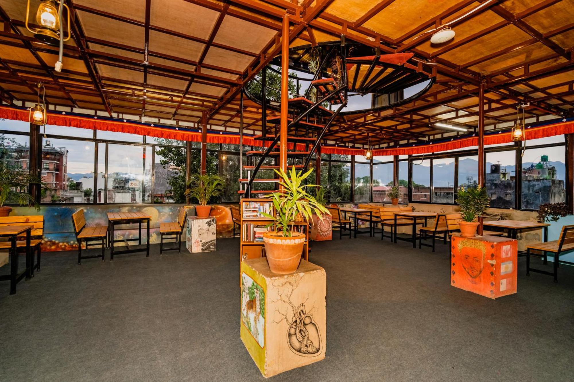 Rest Up Kathmandu Hostel Buitenkant foto