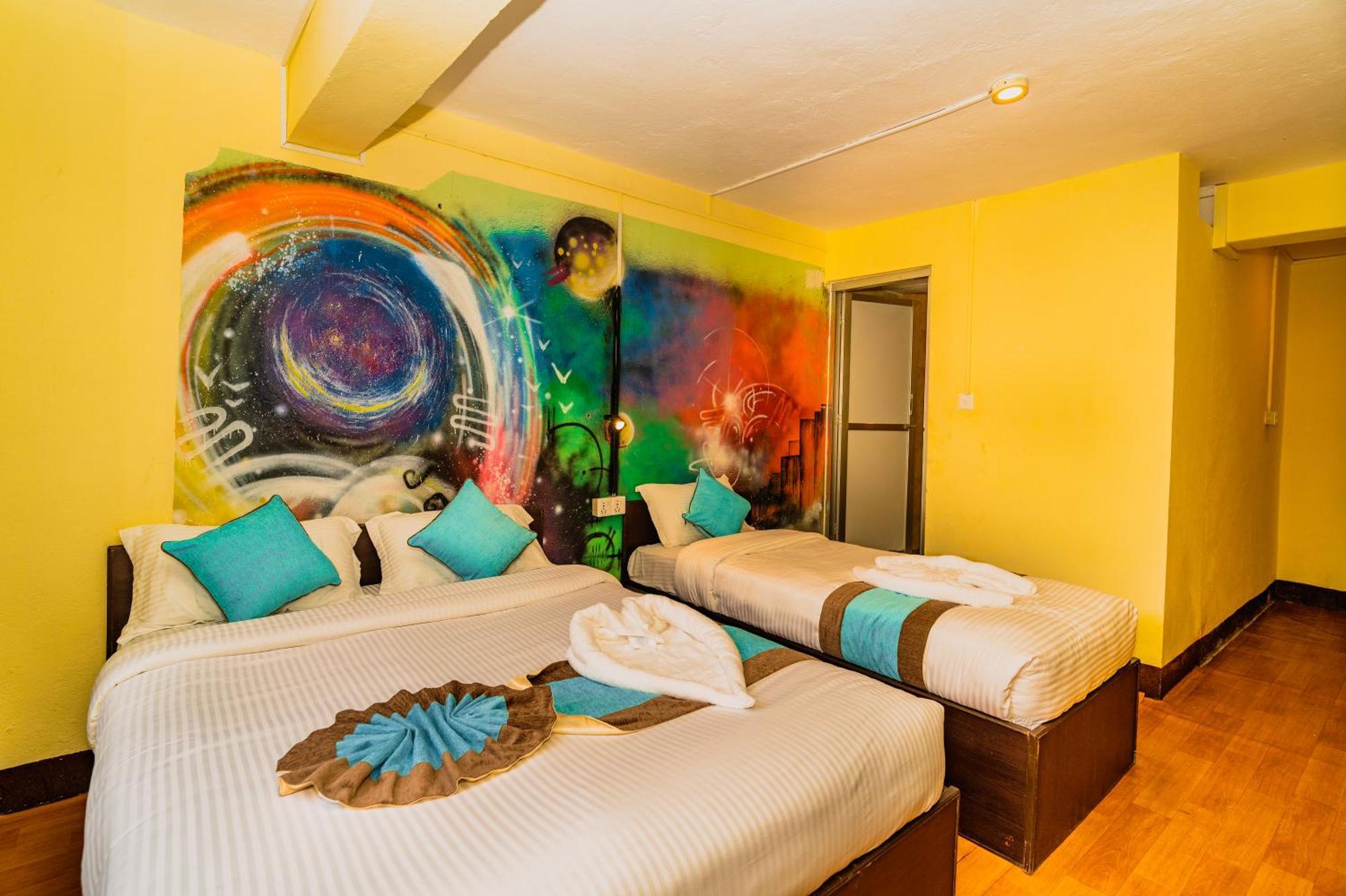 Rest Up Kathmandu Hostel Buitenkant foto