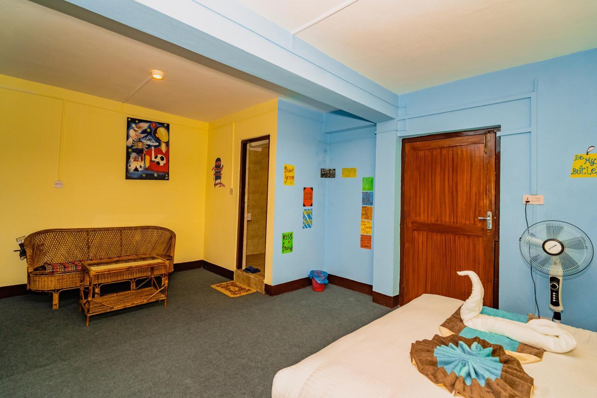 Rest Up Kathmandu Hostel Buitenkant foto