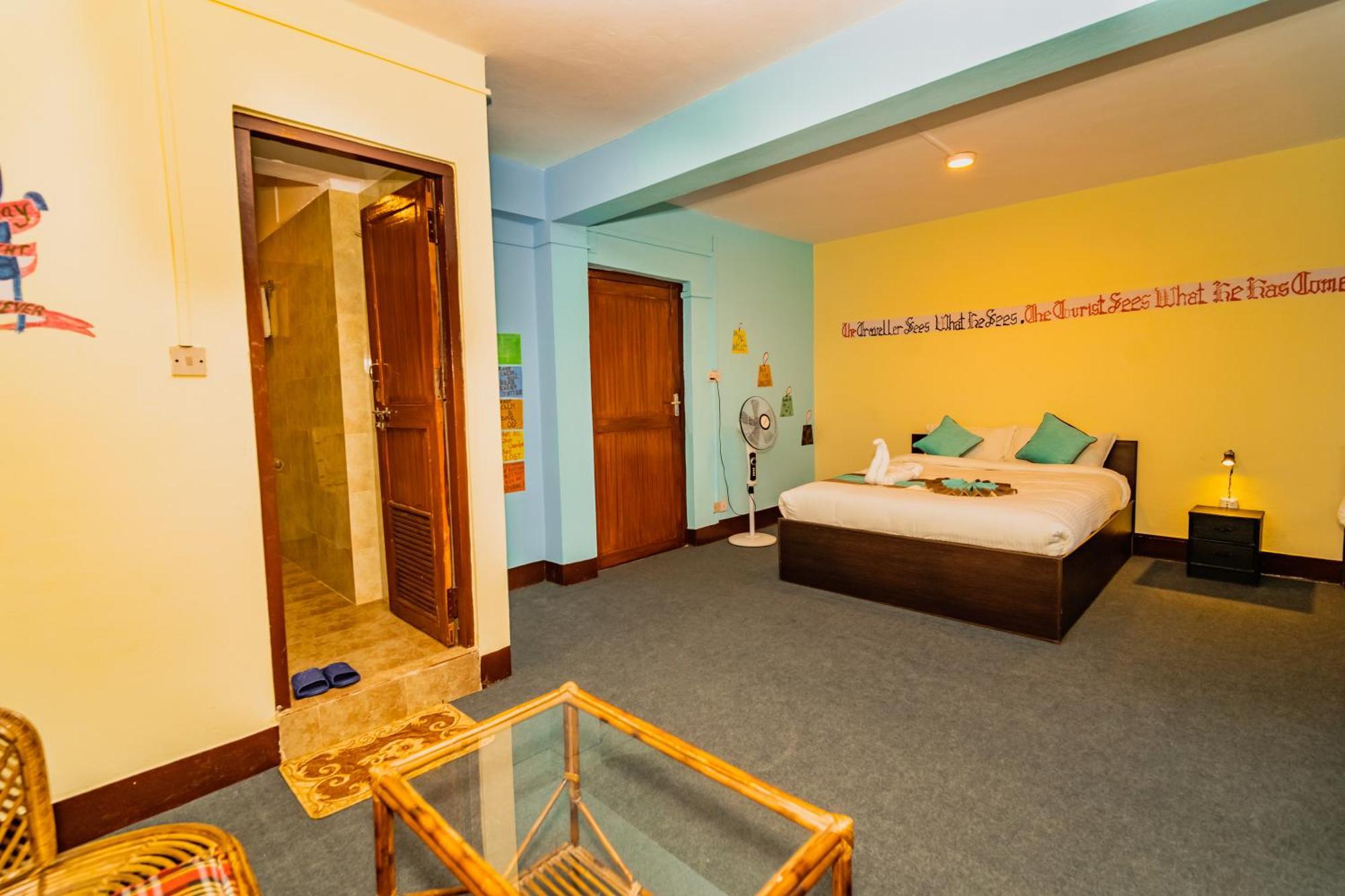 Rest Up Kathmandu Hostel Buitenkant foto